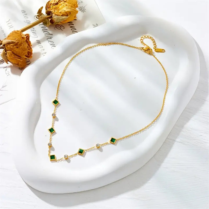 Amelisse Liora Necklace | Gold