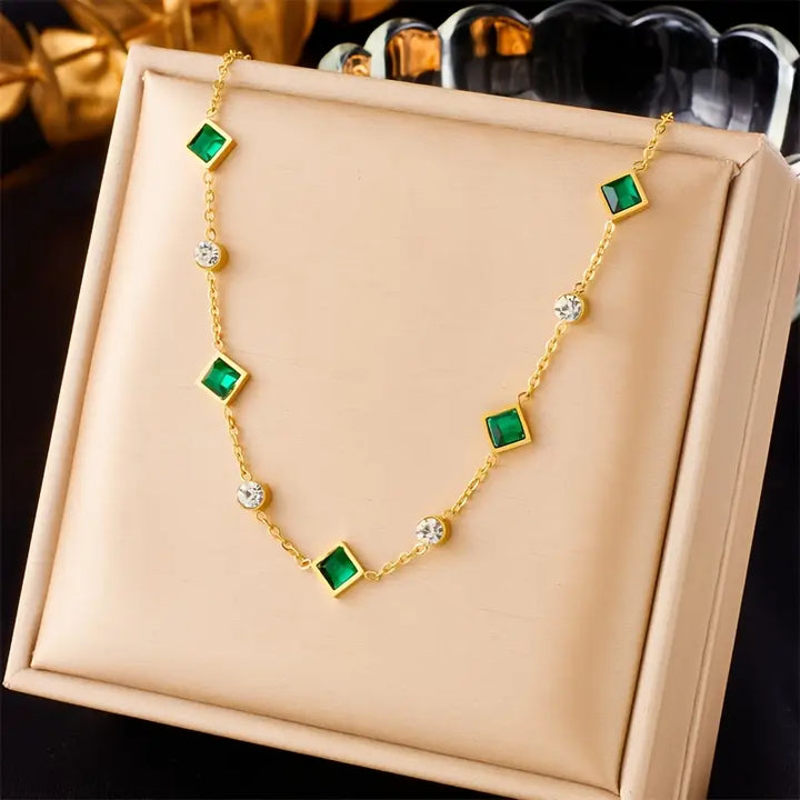 Amelisse Liora Necklace | Gold