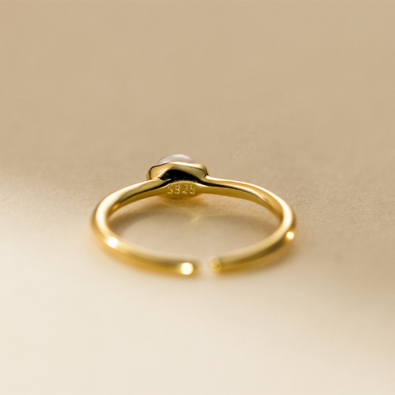 Elegant Baroque Pearl Band