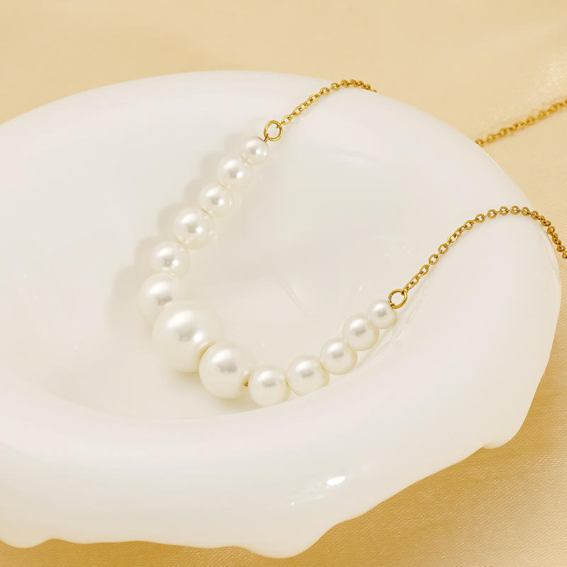 Elegant Pearl Pendant Necklace