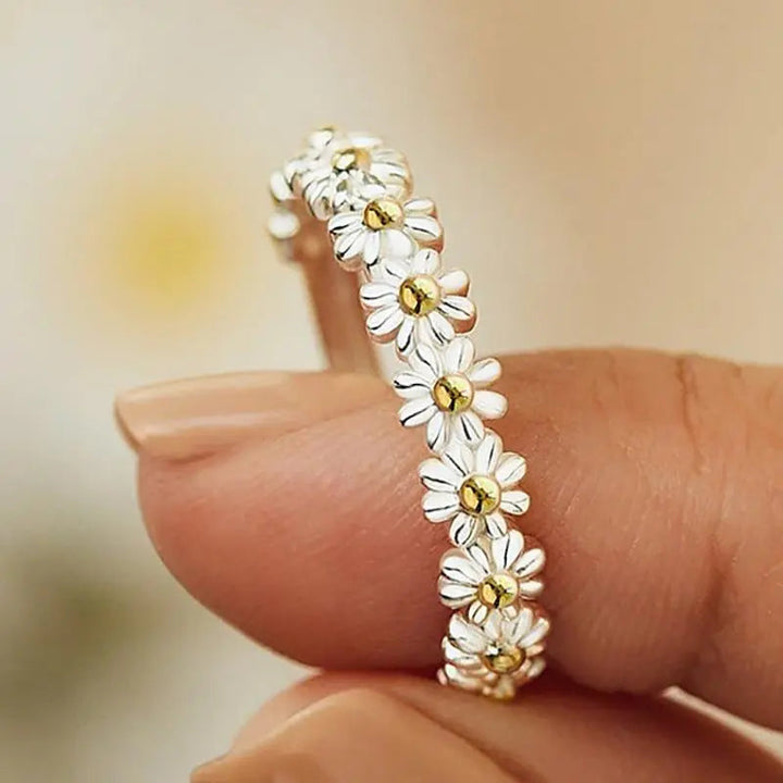 Flexible Silver and Artfully Crafted Enamel Daisy Ring