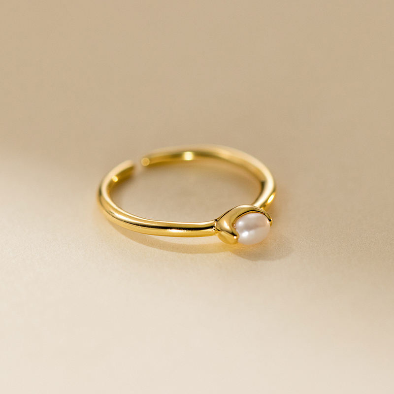 Elegant Baroque Pearl Band