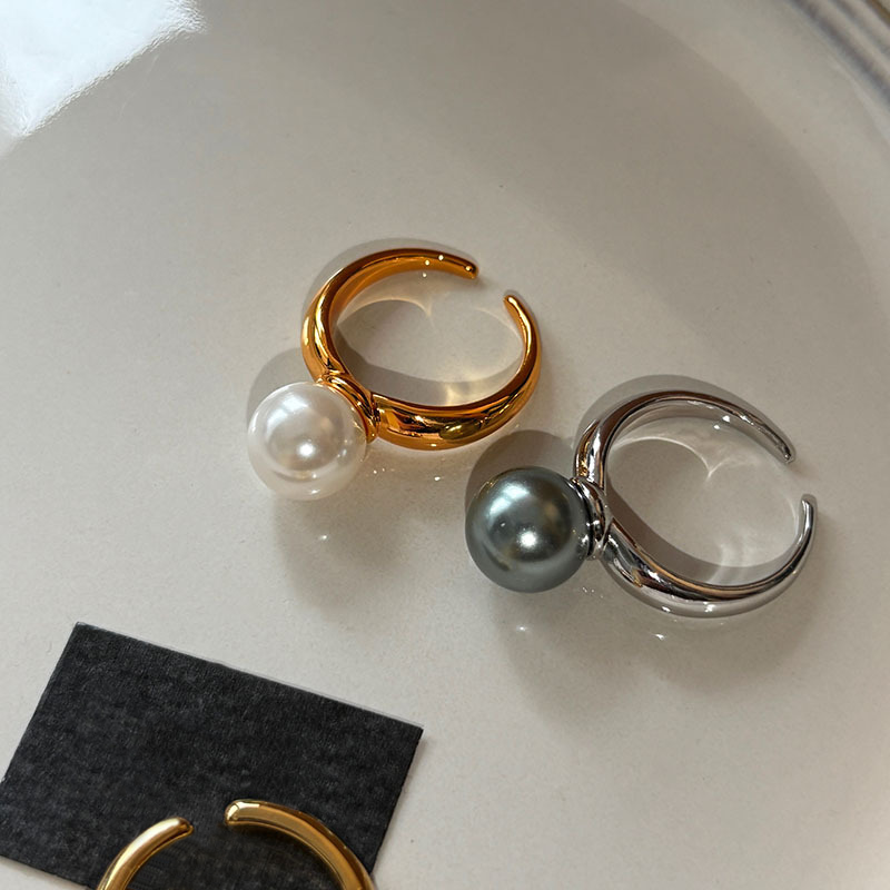 Classic Pearl Angular Band