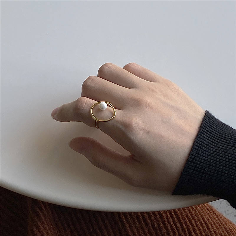 Abstract Pearl Band