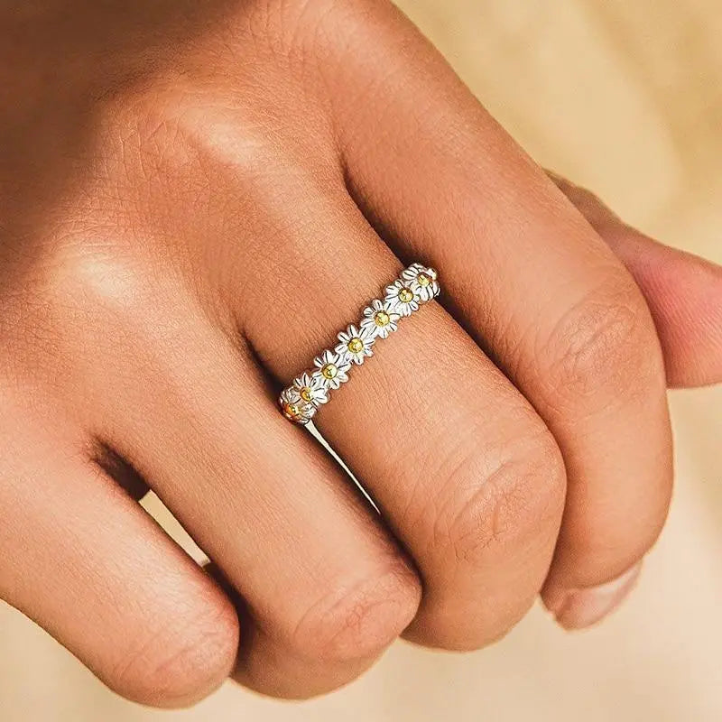 Flexible Silver and Artfully Crafted Enamel Daisy Ring
