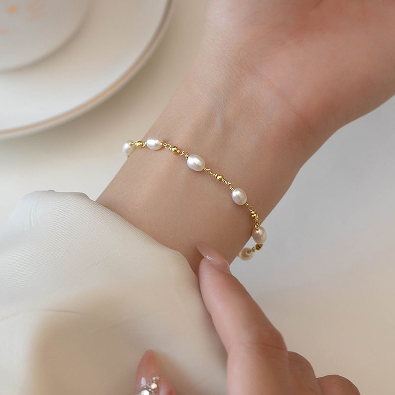 Classic Pearl Beaded Bracelet