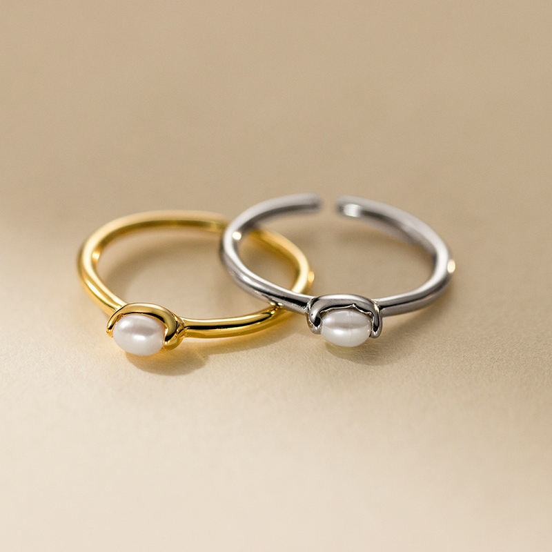 Elegant Baroque Pearl Band
