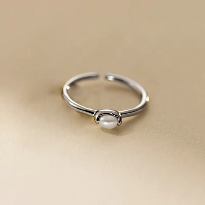Elegant Baroque Pearl Band